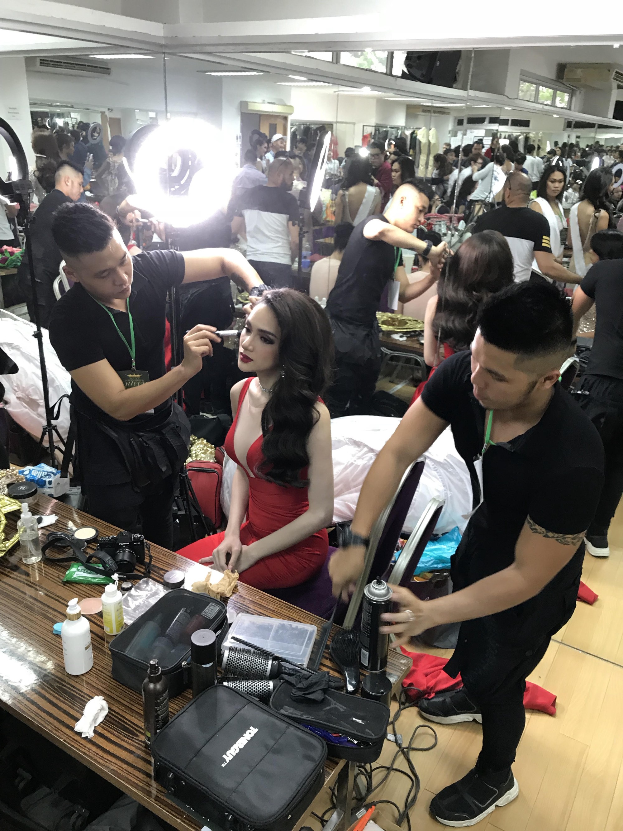 Hương Giang đẹp hết phần người khác trong hậu trường, sẵn sàng tỏa sáng trong đêm chung kết